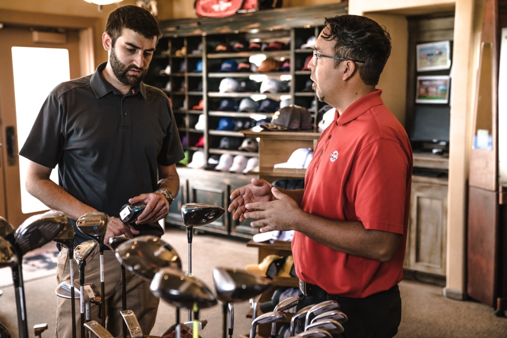 customer-explaining-golf-clubs-1325735