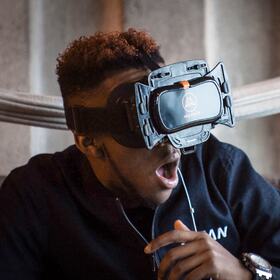 Virtual reality headset