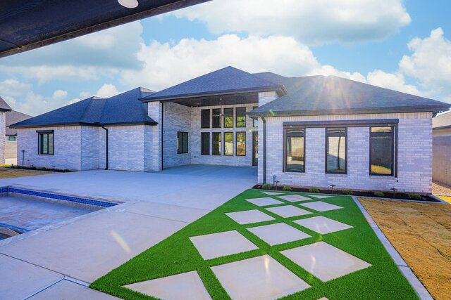 Single-Story Custom Home, 5,156 SF – image 1 of 9