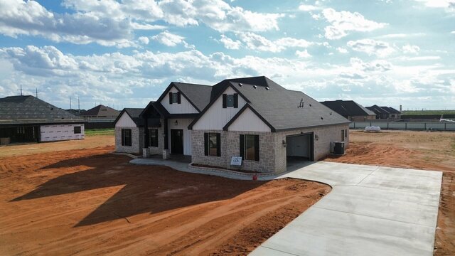 Modern Farmhouse Spec Plan, 2,413 SF – image 1 of 7