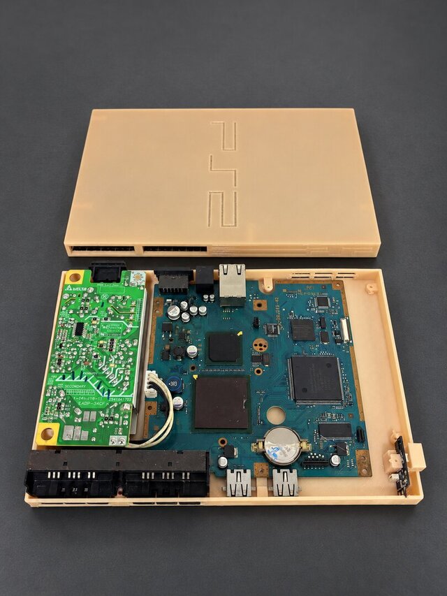 Custom PS2 Console Housing — CAD Modeling & 3D Printing – image 7 of 7